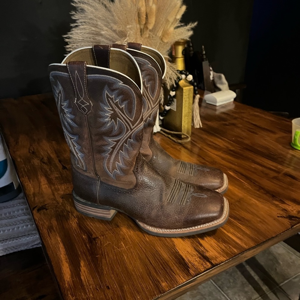 Mens hardly worn arait boots